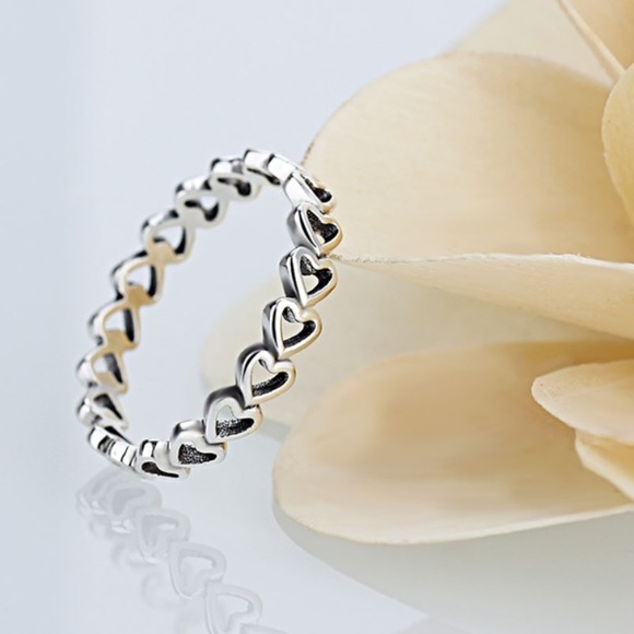 Hollow Heart Ring - Picture 2 of 7